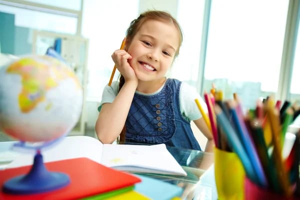 Wie man Kinder auf die Schule vorbereitet: Tipps für Eltern