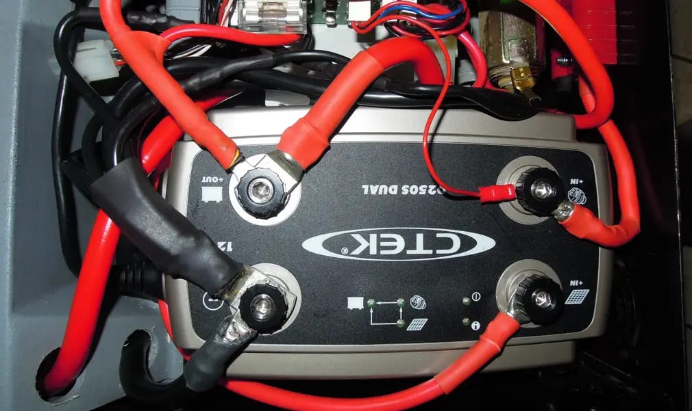 Verlängern Sie die Lebensdauer Ihrer Batterie mit unserem Batterieladegerät 12V